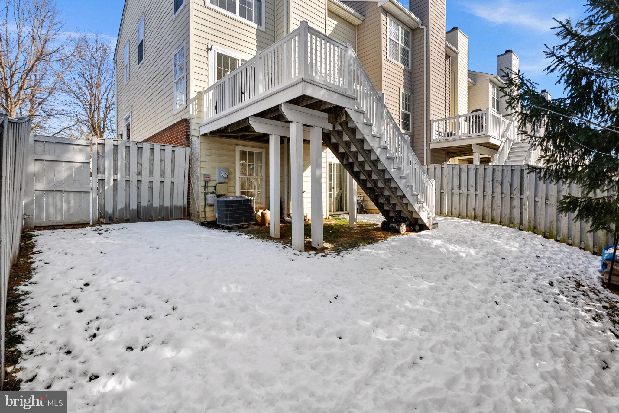 ROUND HILL - Residential