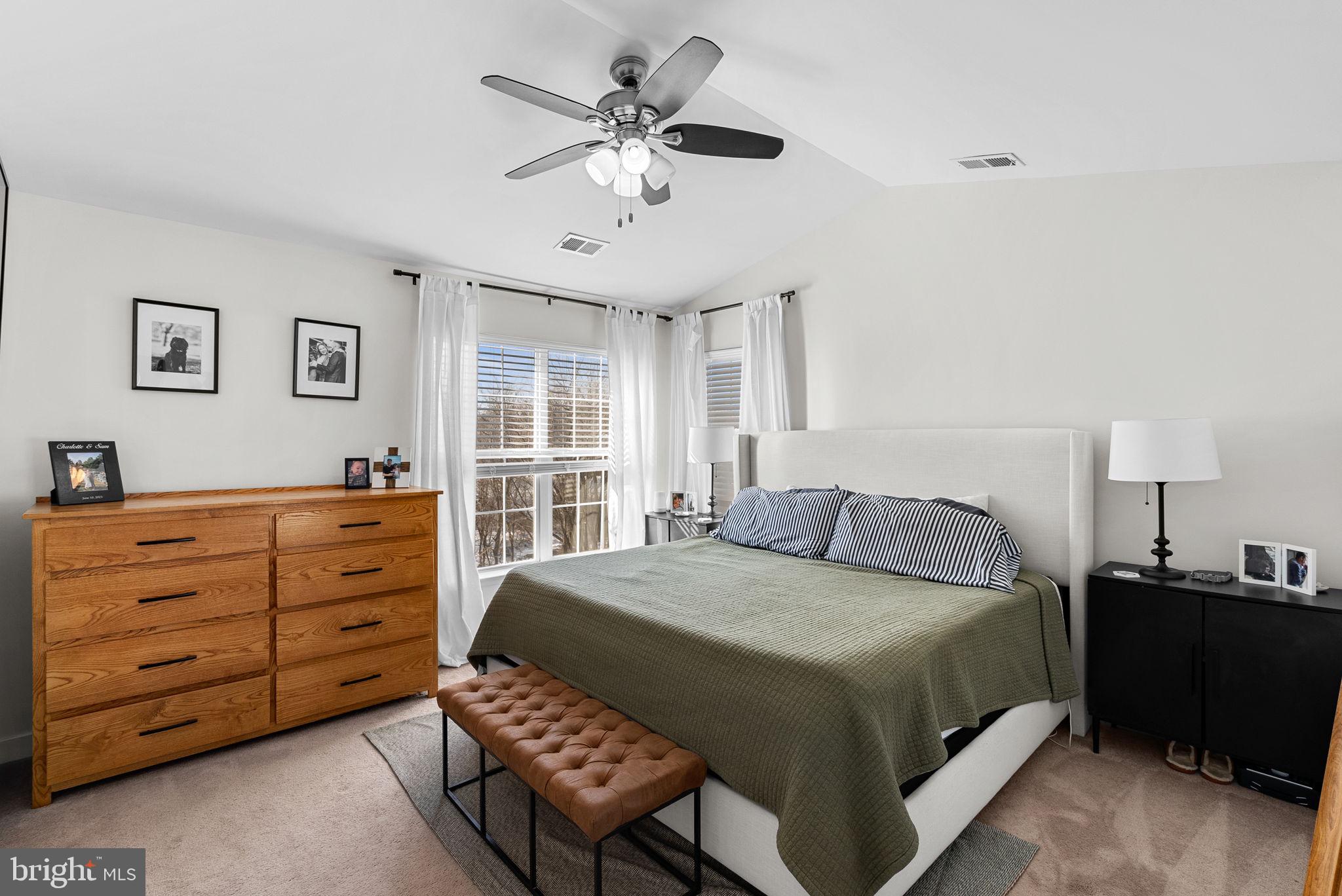 ROUND HILL - Residential