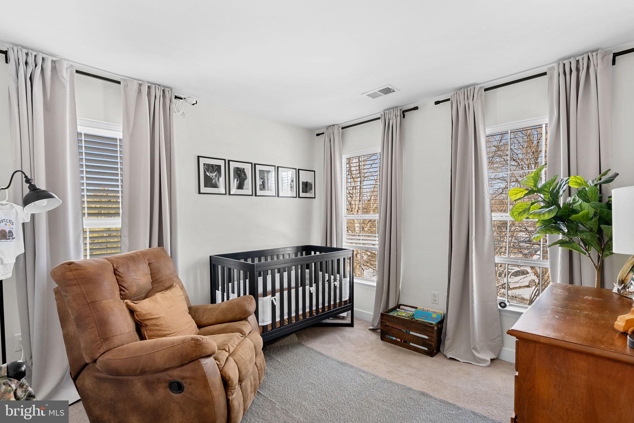 ROUND HILL - Residential