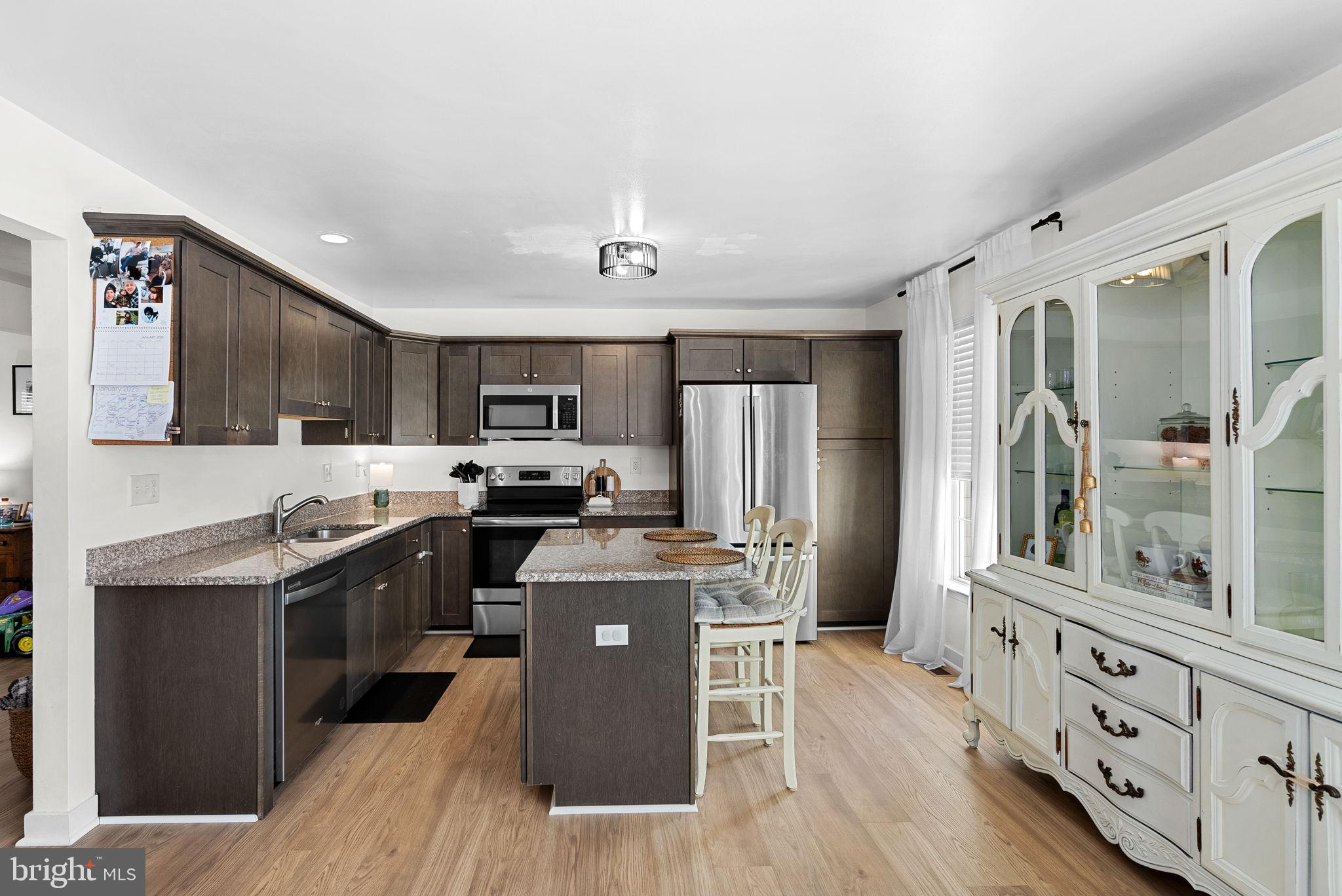 ROUND HILL - Residential