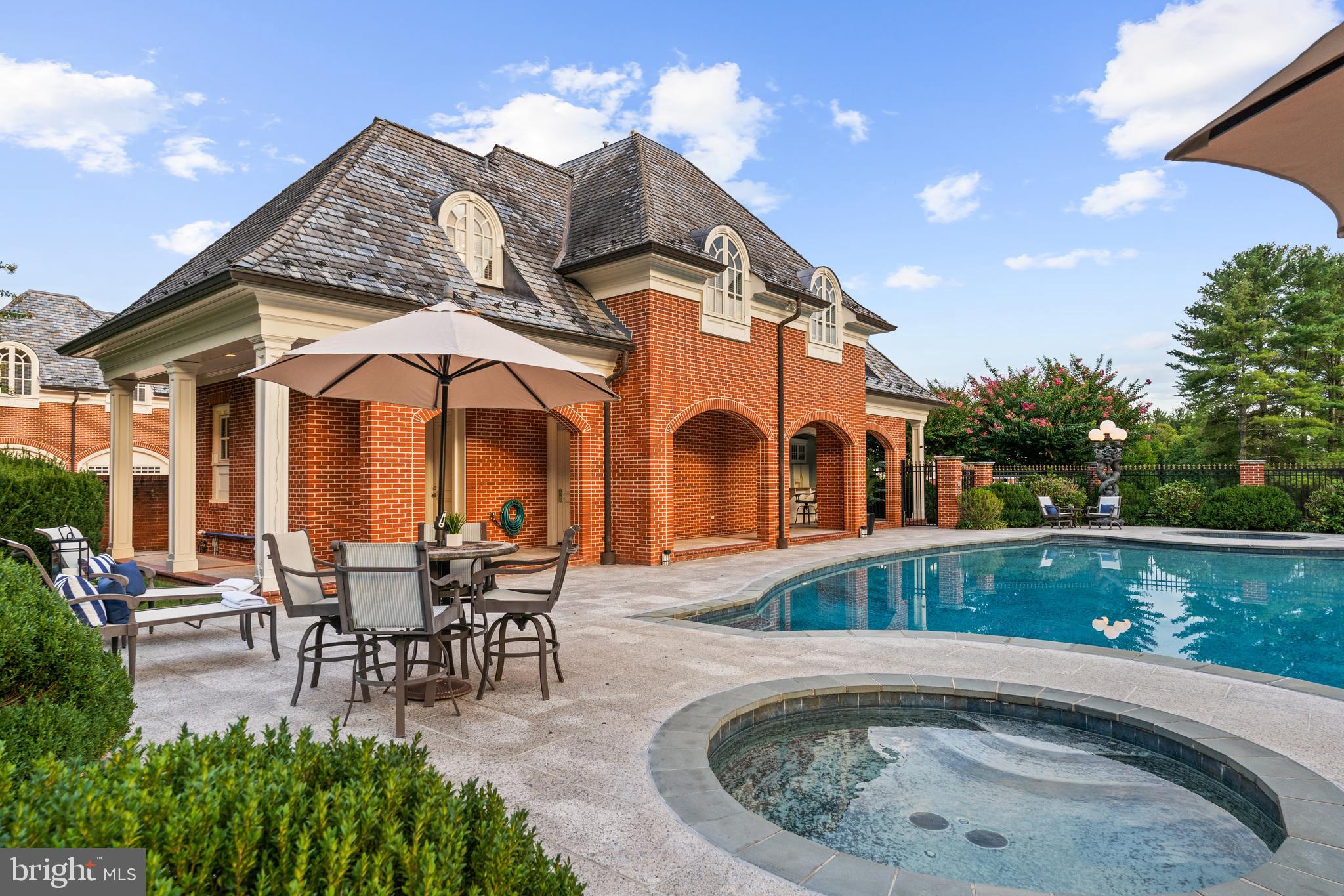 SADDLE RIDGE - Residential