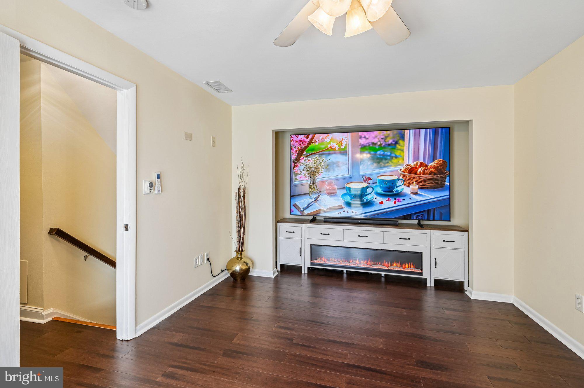 VILLAGE OF WILDE LAKE - Residential