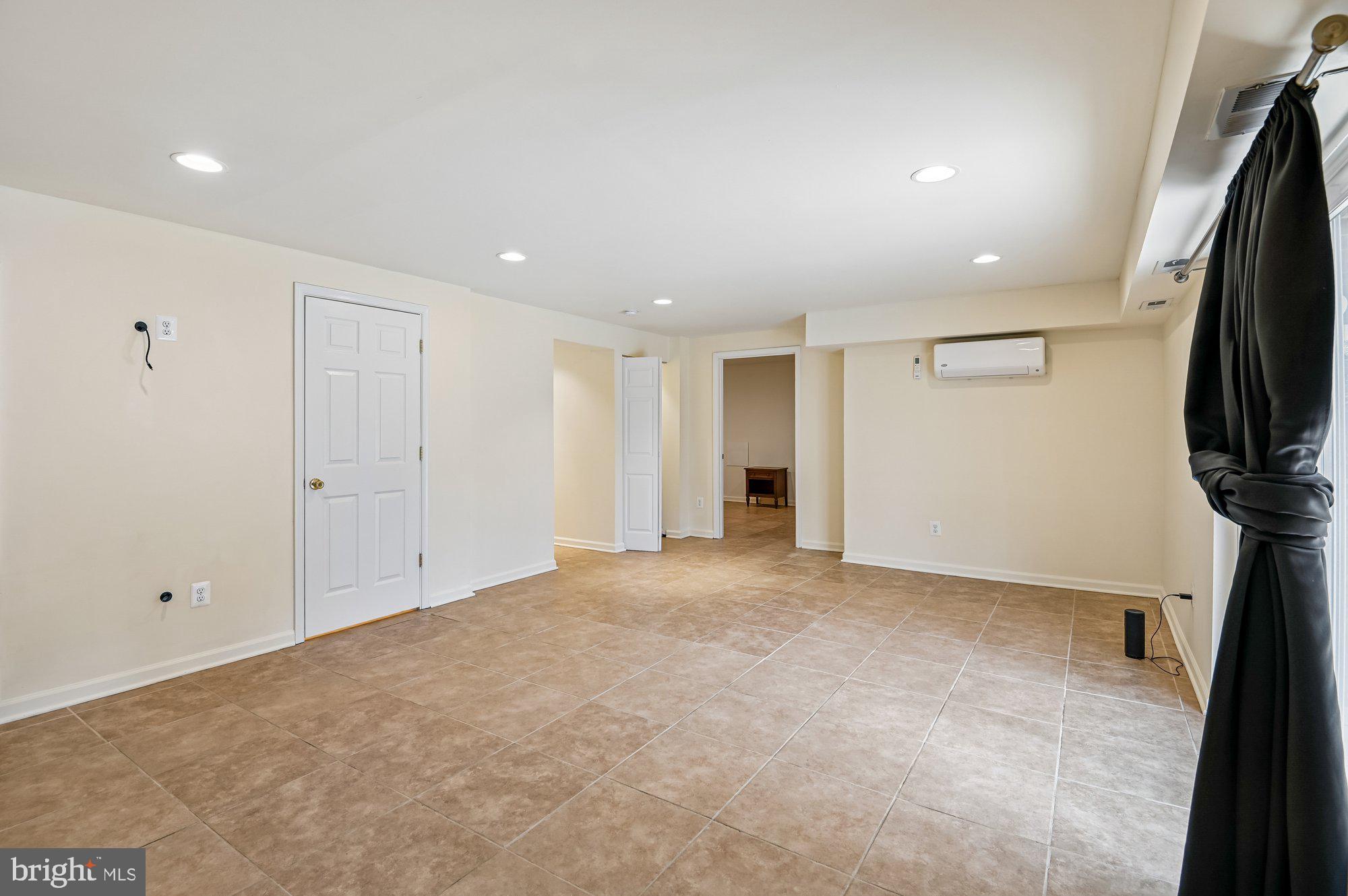 VILLAGE OF WILDE LAKE - Residential