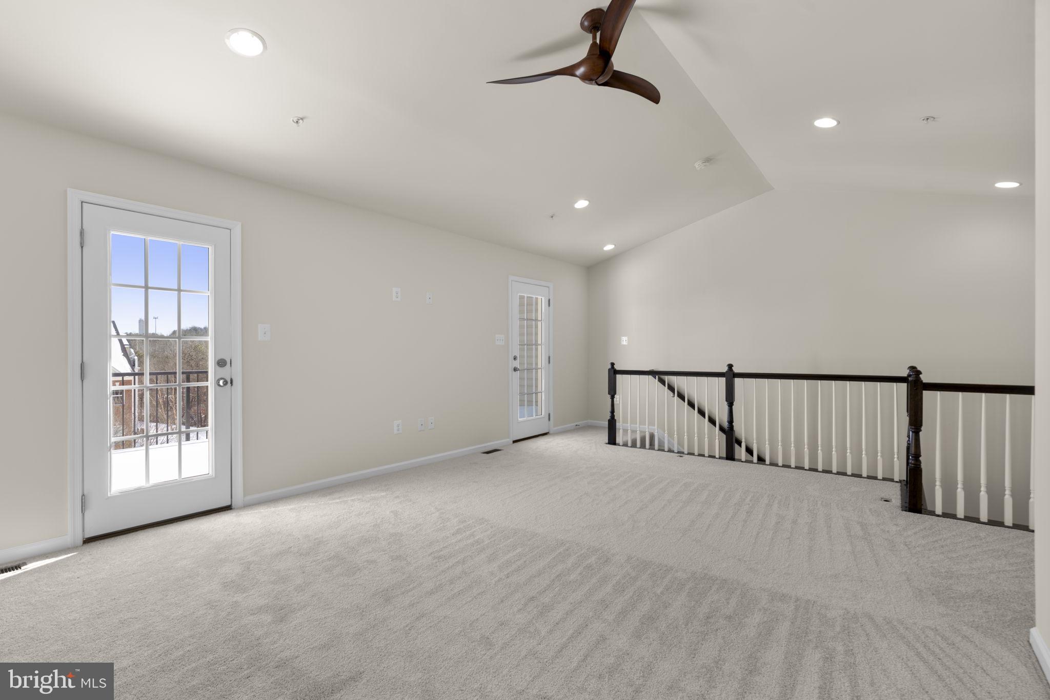 OXFORD SQUARE - Residential