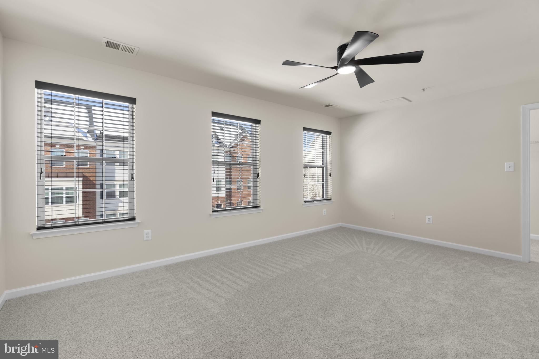 OXFORD SQUARE - Residential