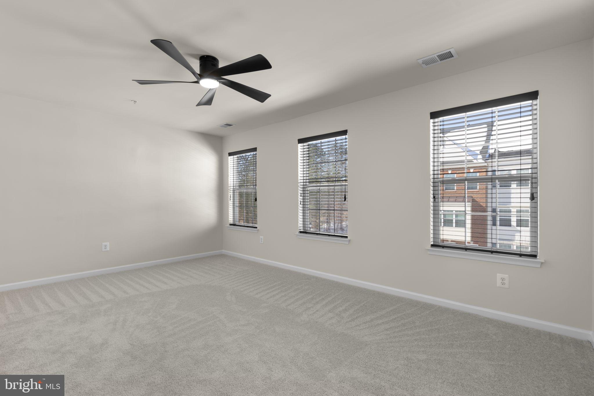 OXFORD SQUARE - Residential