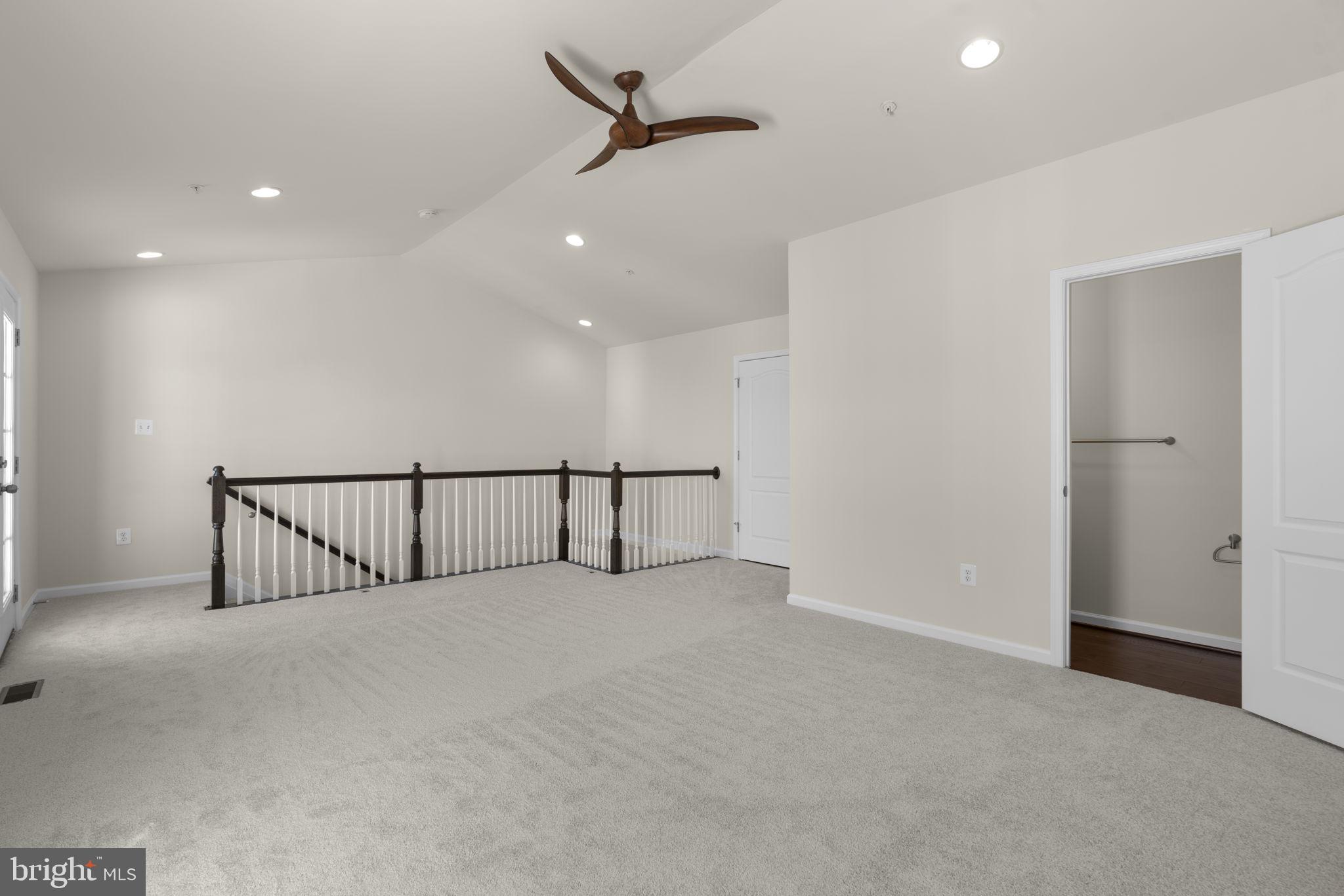 OXFORD SQUARE - Residential