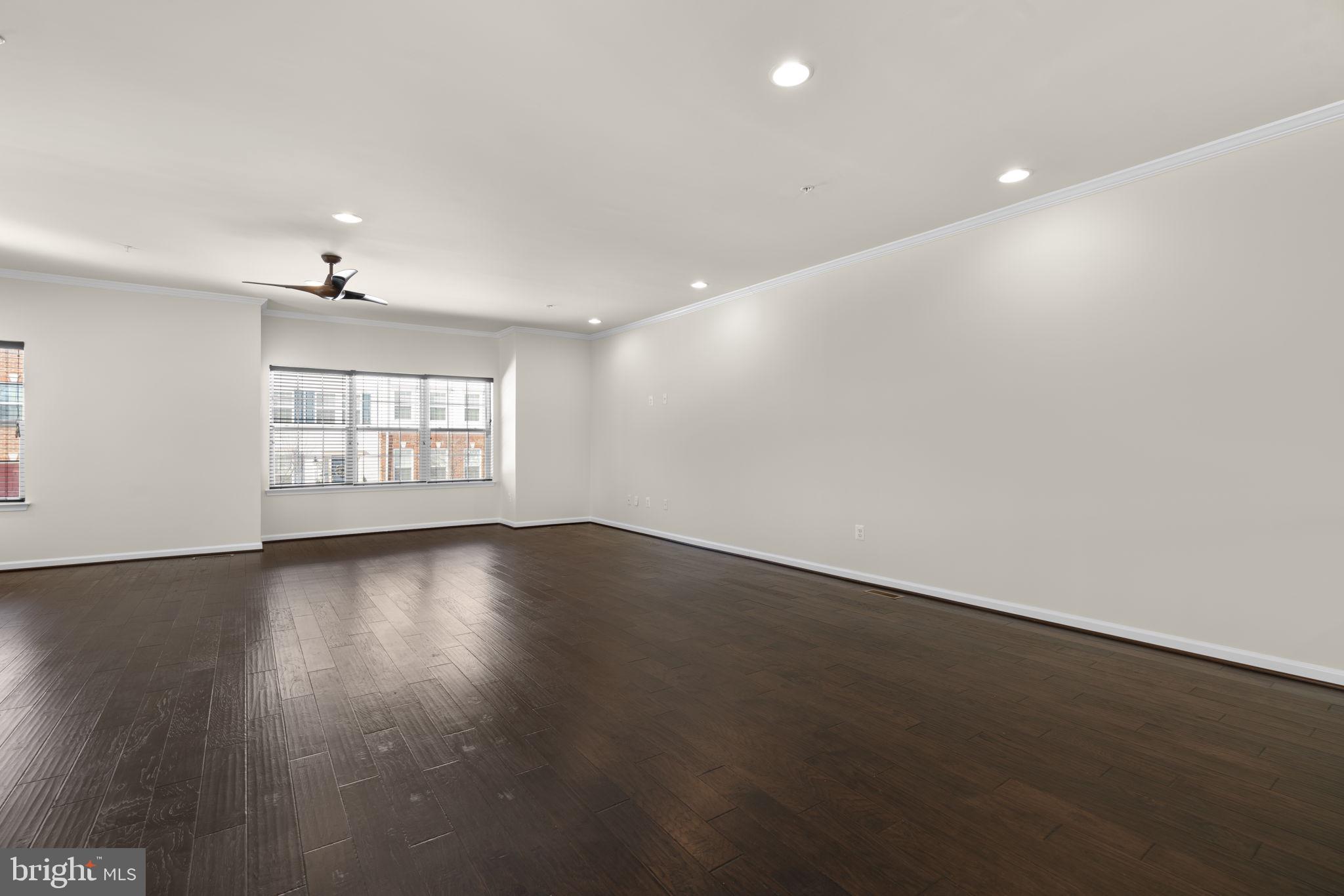 OXFORD SQUARE - Residential