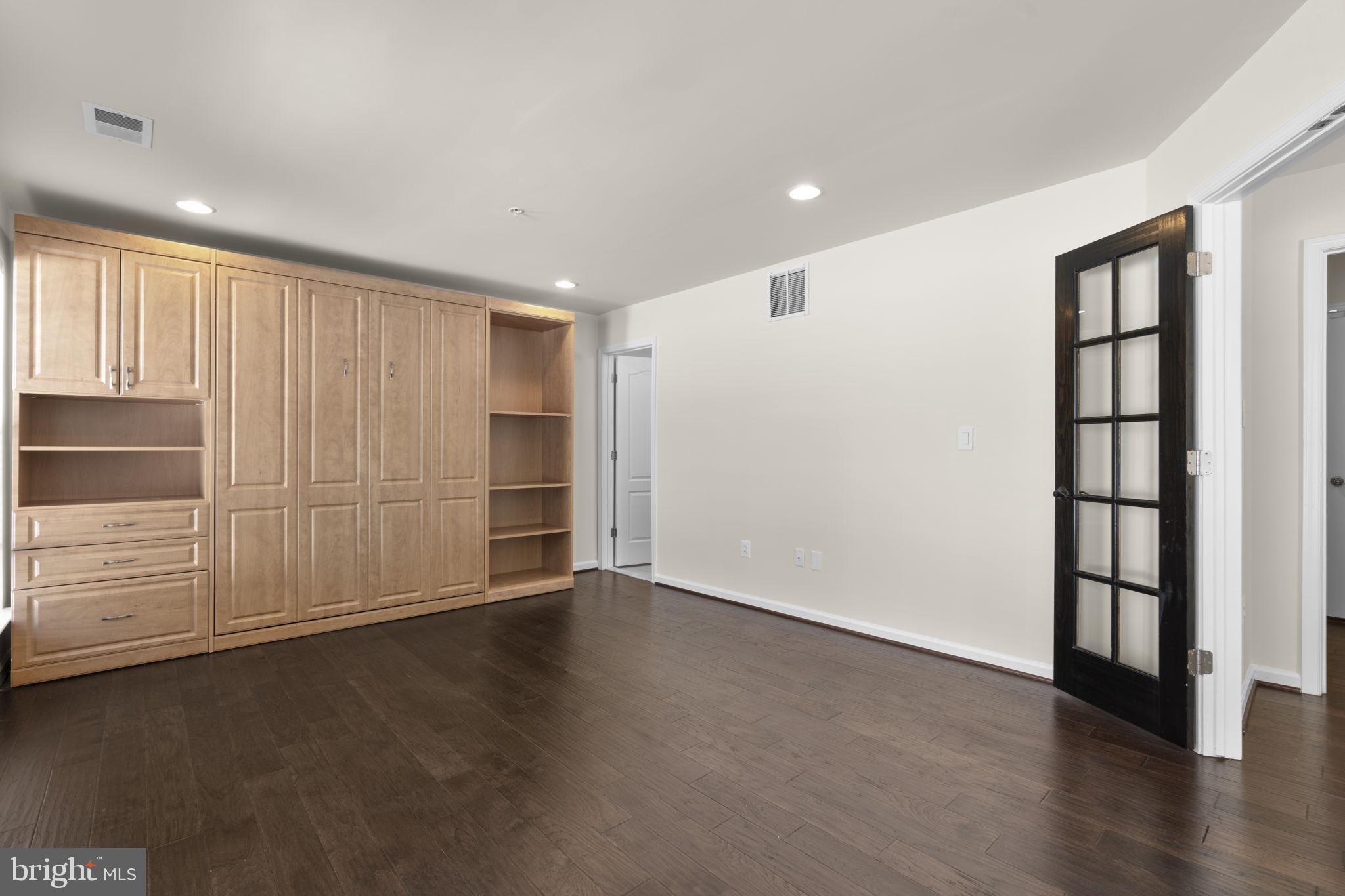 OXFORD SQUARE - Residential