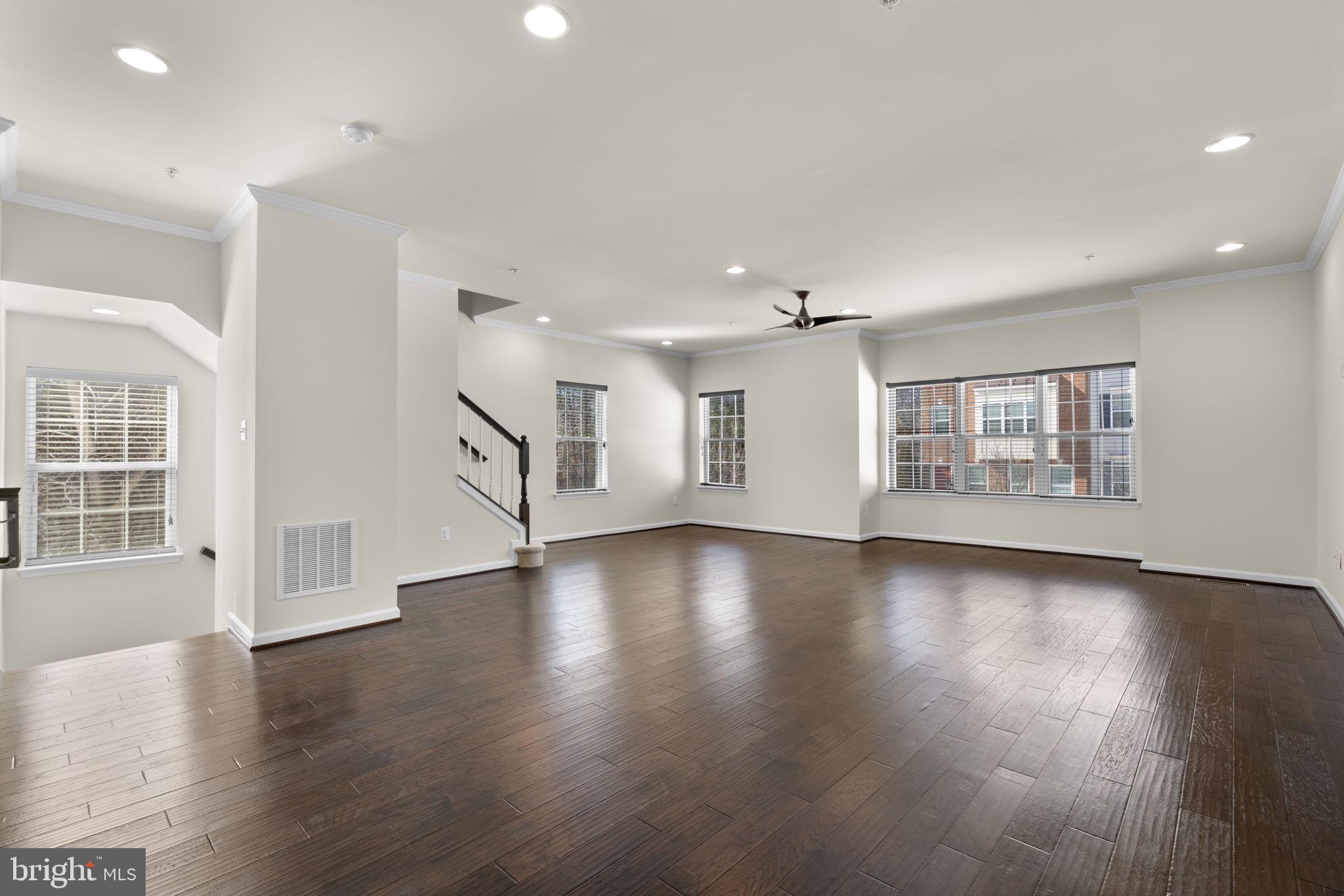 OXFORD SQUARE - Residential