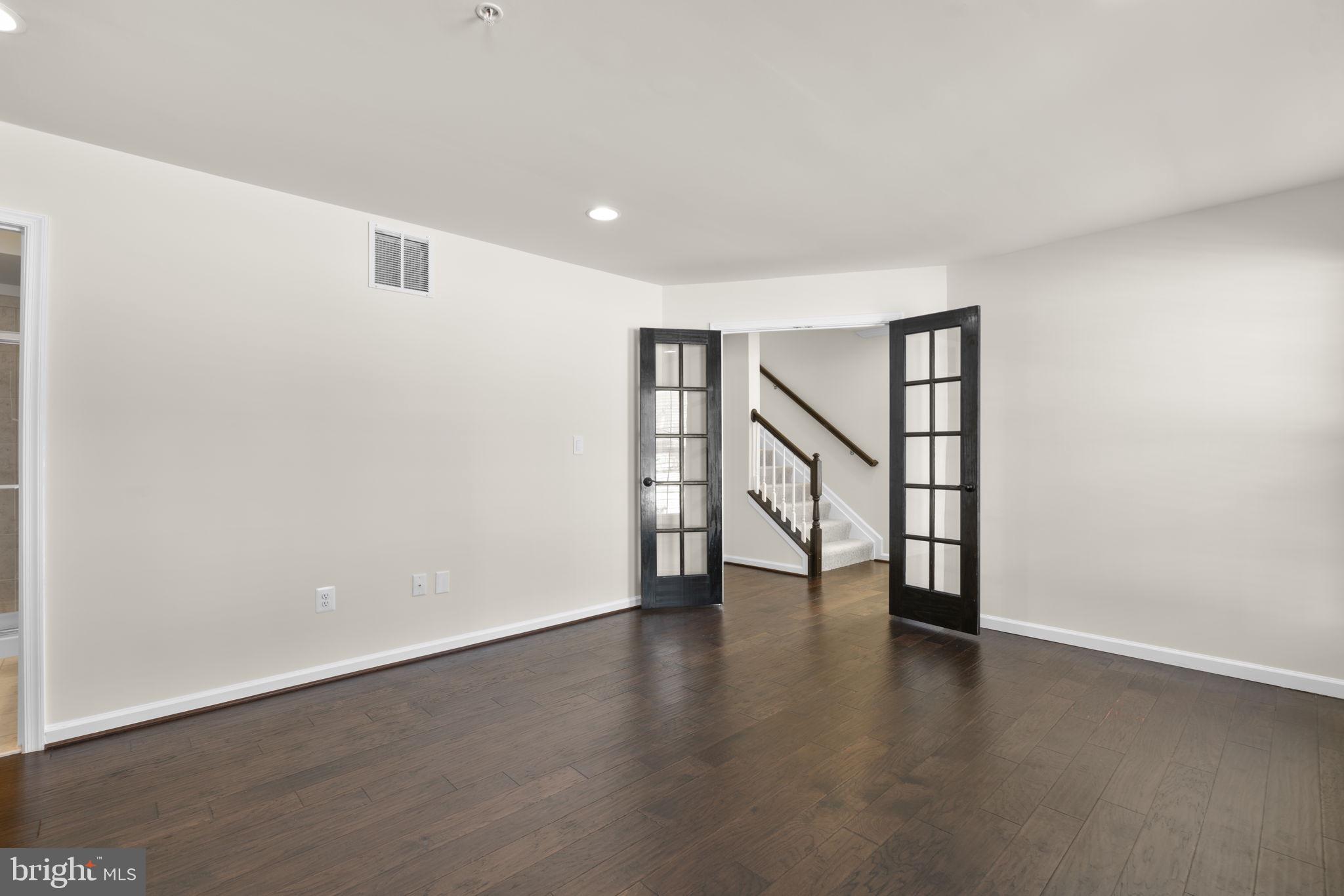 OXFORD SQUARE - Residential