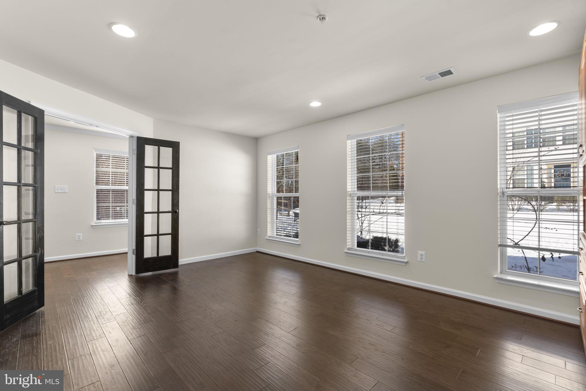 OXFORD SQUARE - Residential