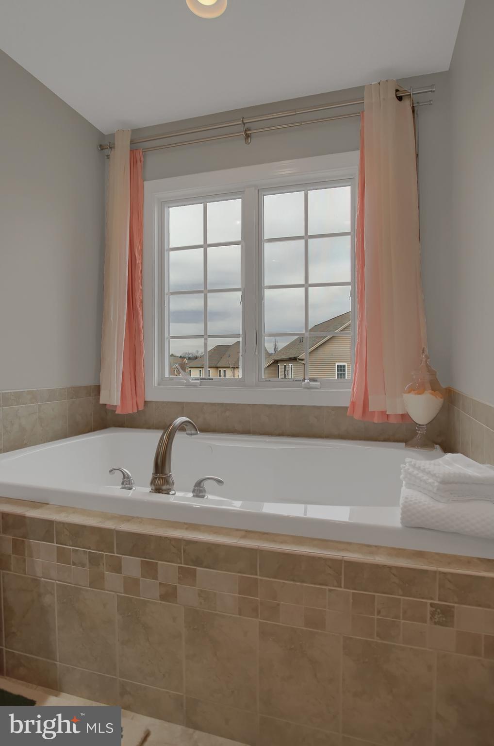 HAMPDEN SUMMIT - Residential