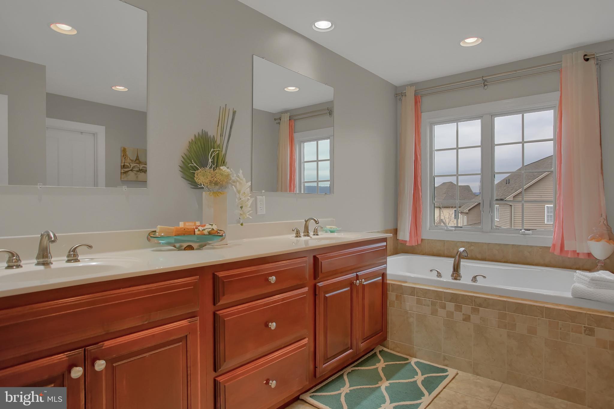 HAMPDEN SUMMIT - Residential