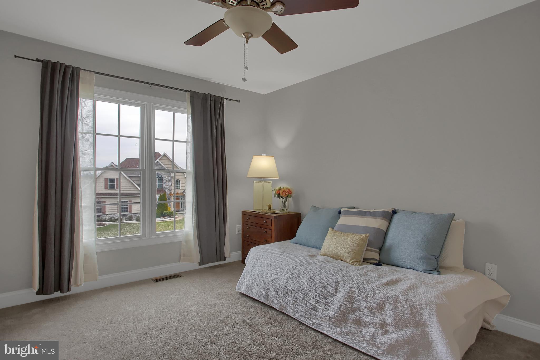 HAMPDEN SUMMIT - Residential