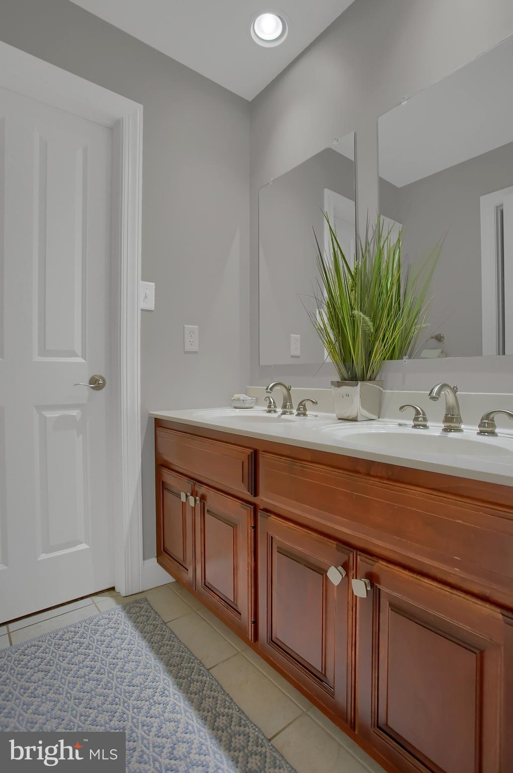 HAMPDEN SUMMIT - Residential