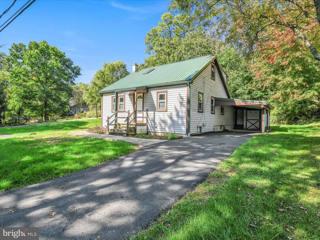 Photo of 628 Sycamore Drive, Columbia, PA 17512 (MLS # PALA2041746)