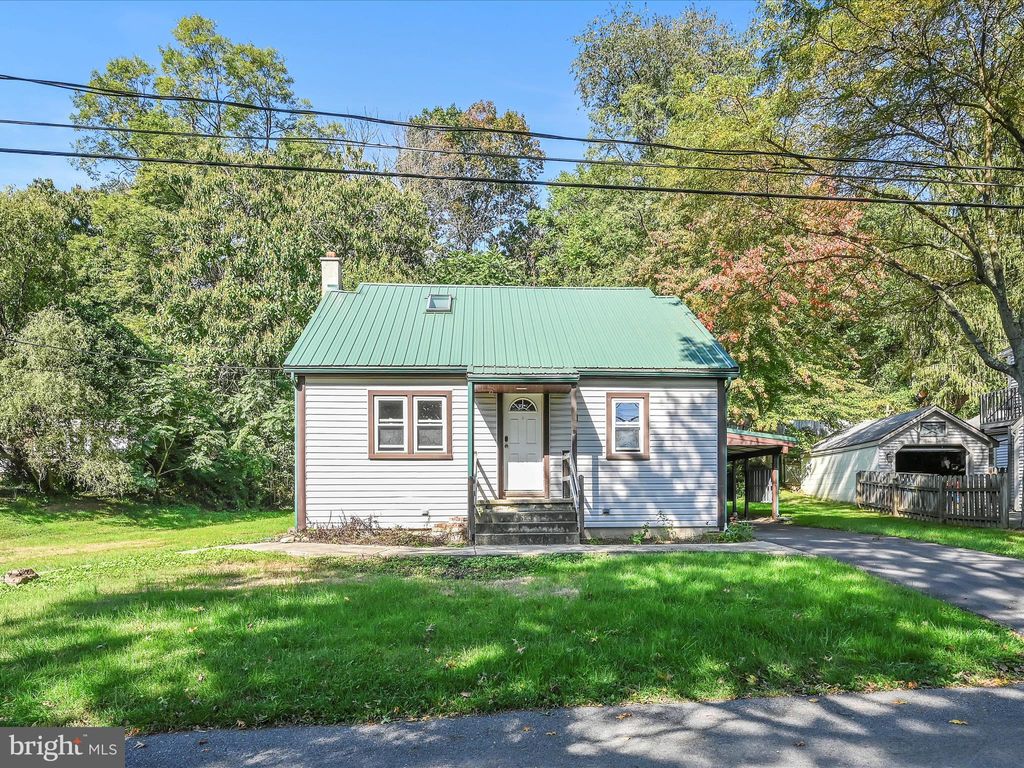 Photo of 628 Sycamore Drive, Columbia, PA 17512 (MLS # PALA2041746)