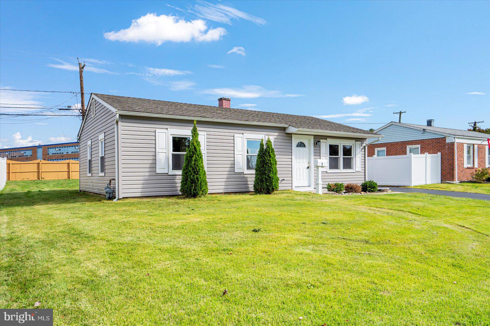 COUNTRY CLUB MANOR - Residential