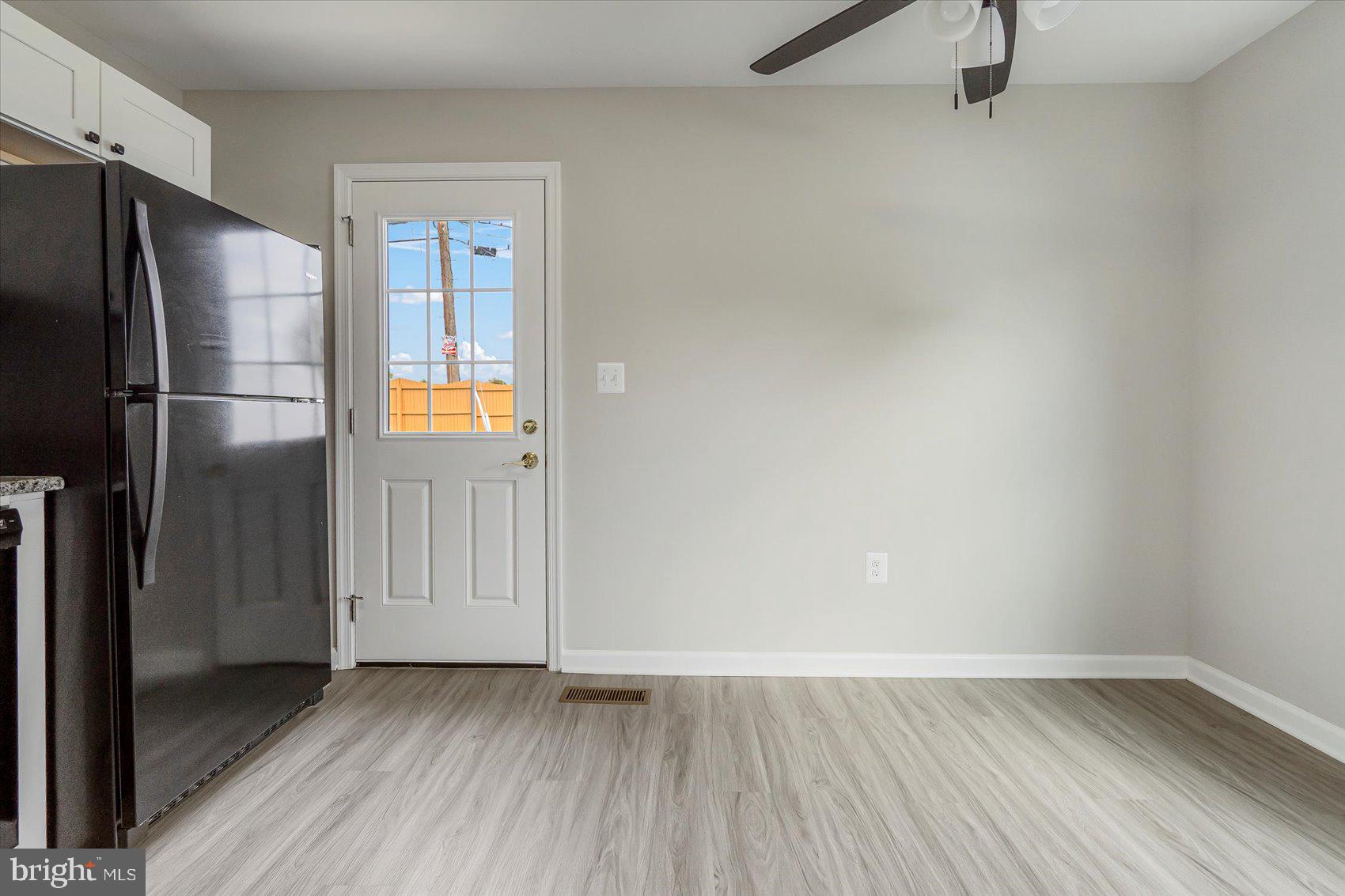 COUNTRY CLUB MANOR - Residential