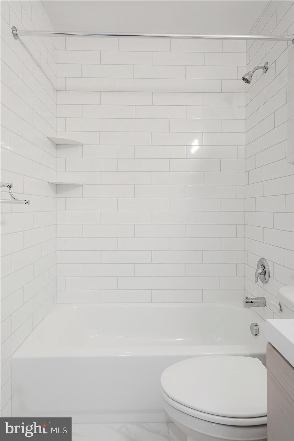 COUNTRY CLUB MANOR - Residential