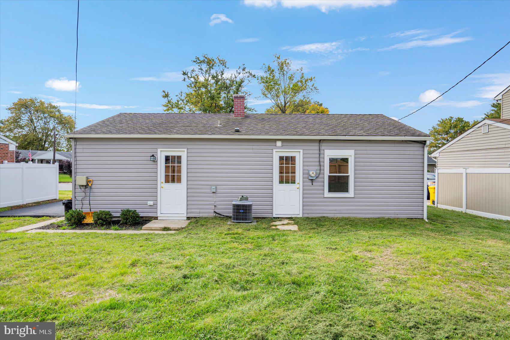 COUNTRY CLUB MANOR - Residential