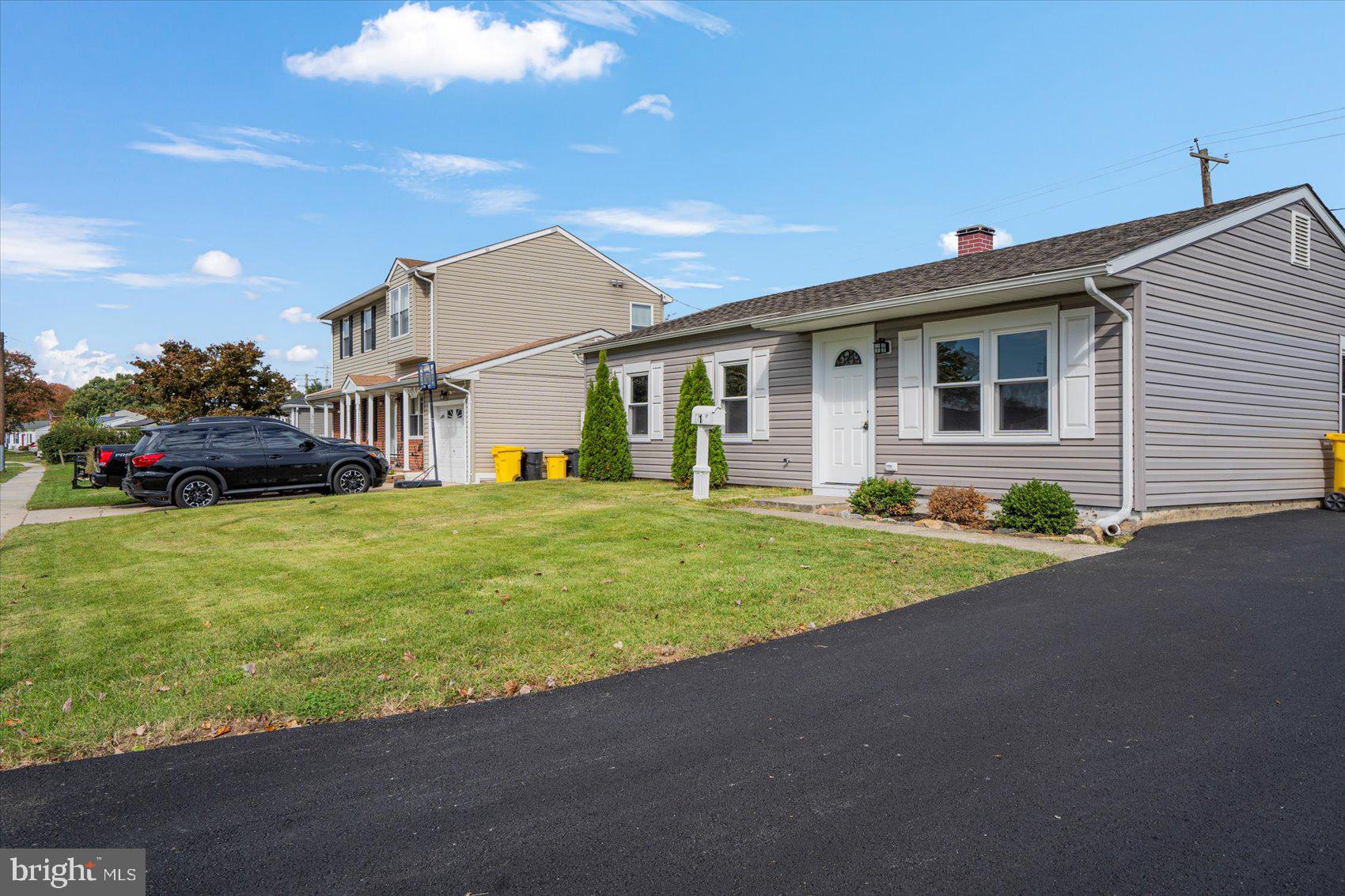 COUNTRY CLUB MANOR - Residential