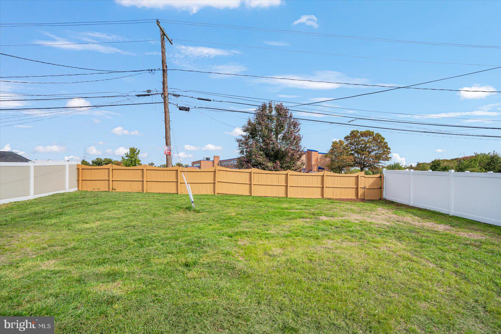 COUNTRY CLUB MANOR - Residential