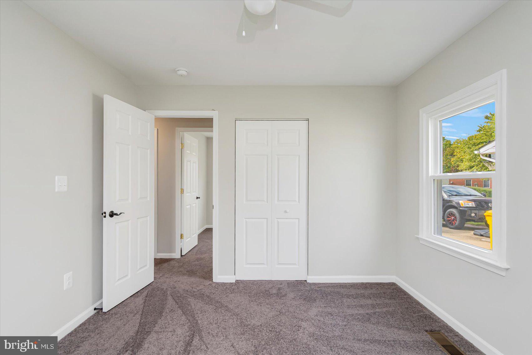 COUNTRY CLUB MANOR - Residential