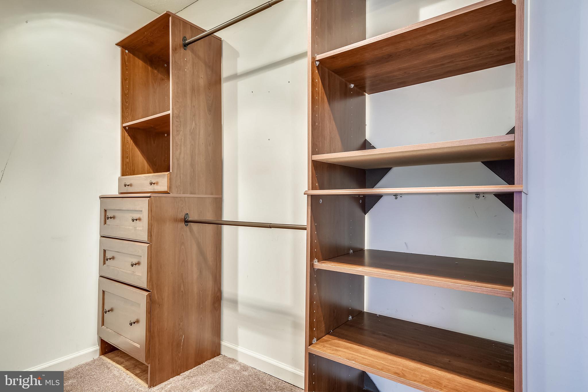 CONSTANT FRIENDSHIP - Residential