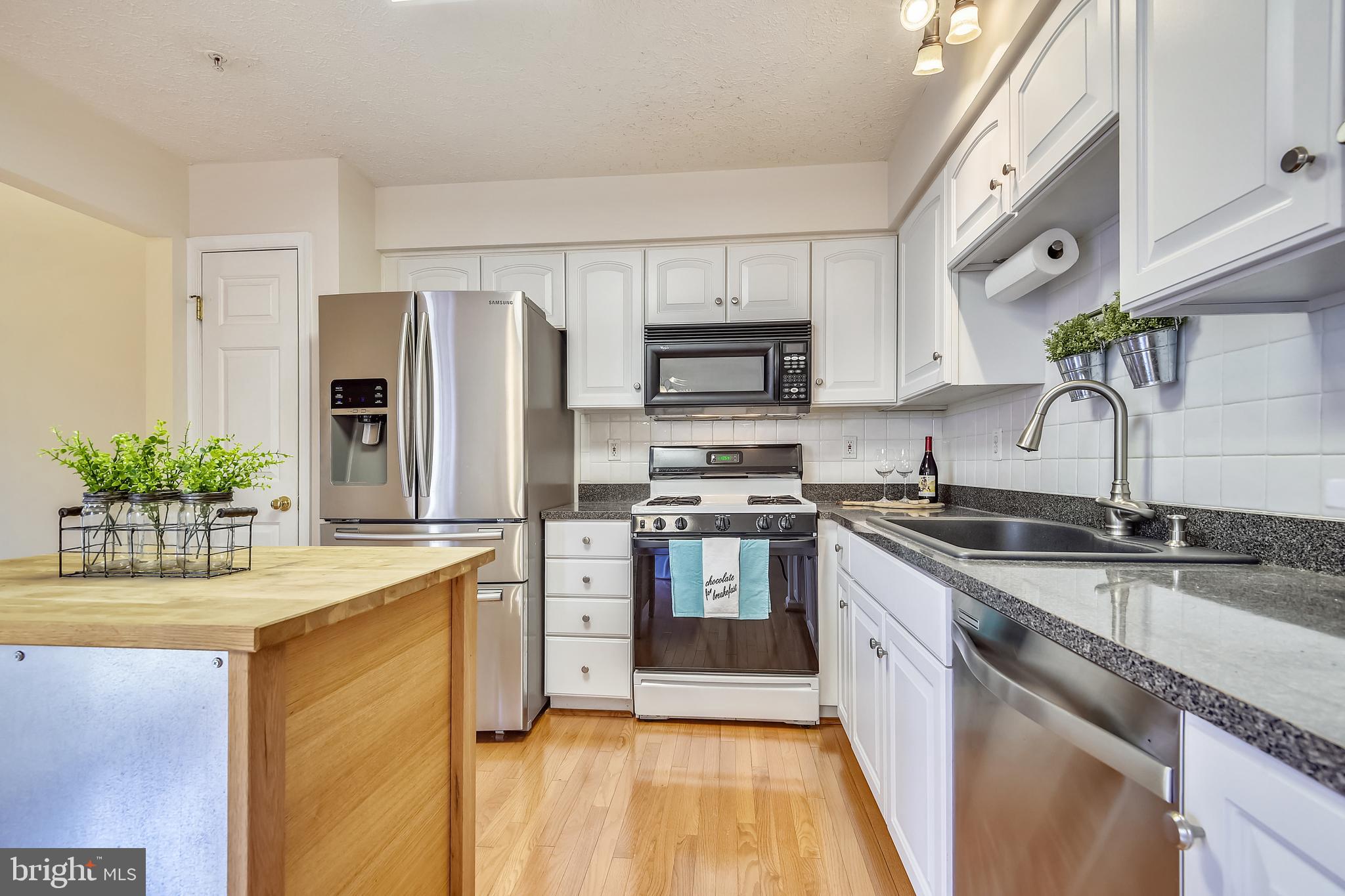 CONSTANT FRIENDSHIP - Residential