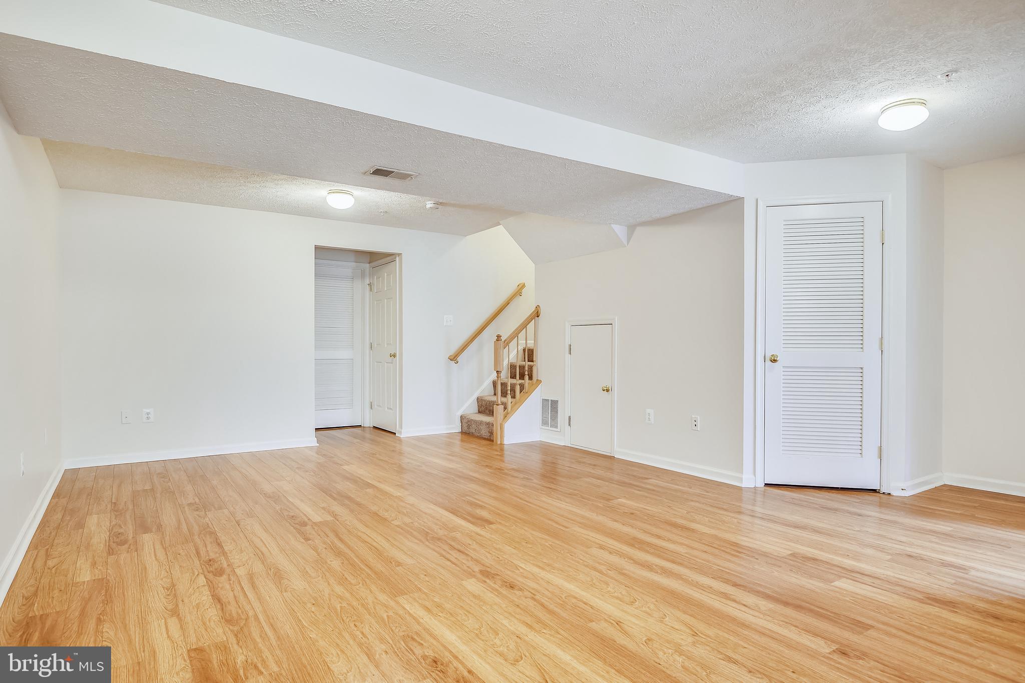 CONSTANT FRIENDSHIP - Residential