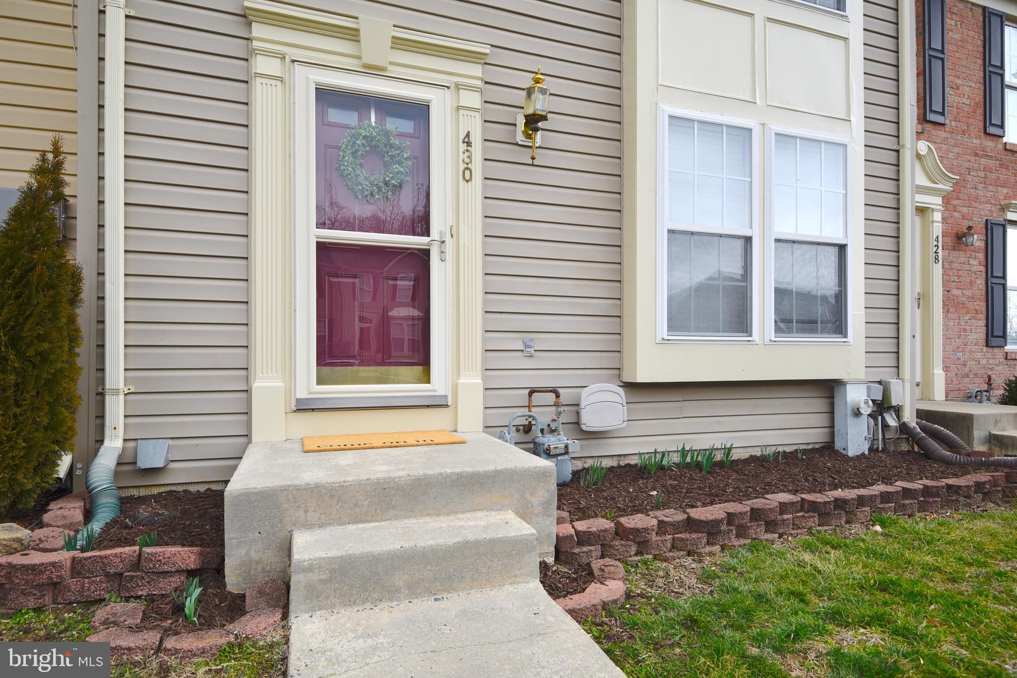 CONSTANT FRIENDSHIP - Residential