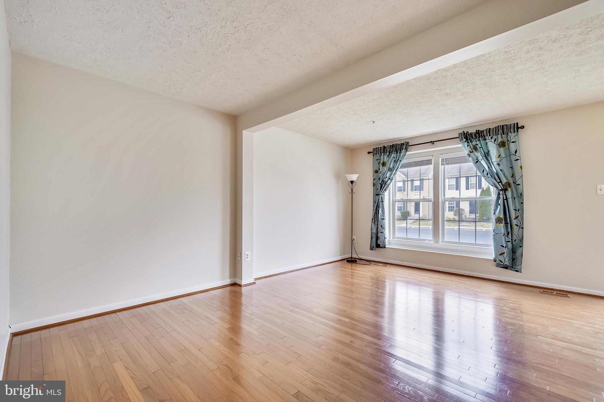 CONSTANT FRIENDSHIP - Residential