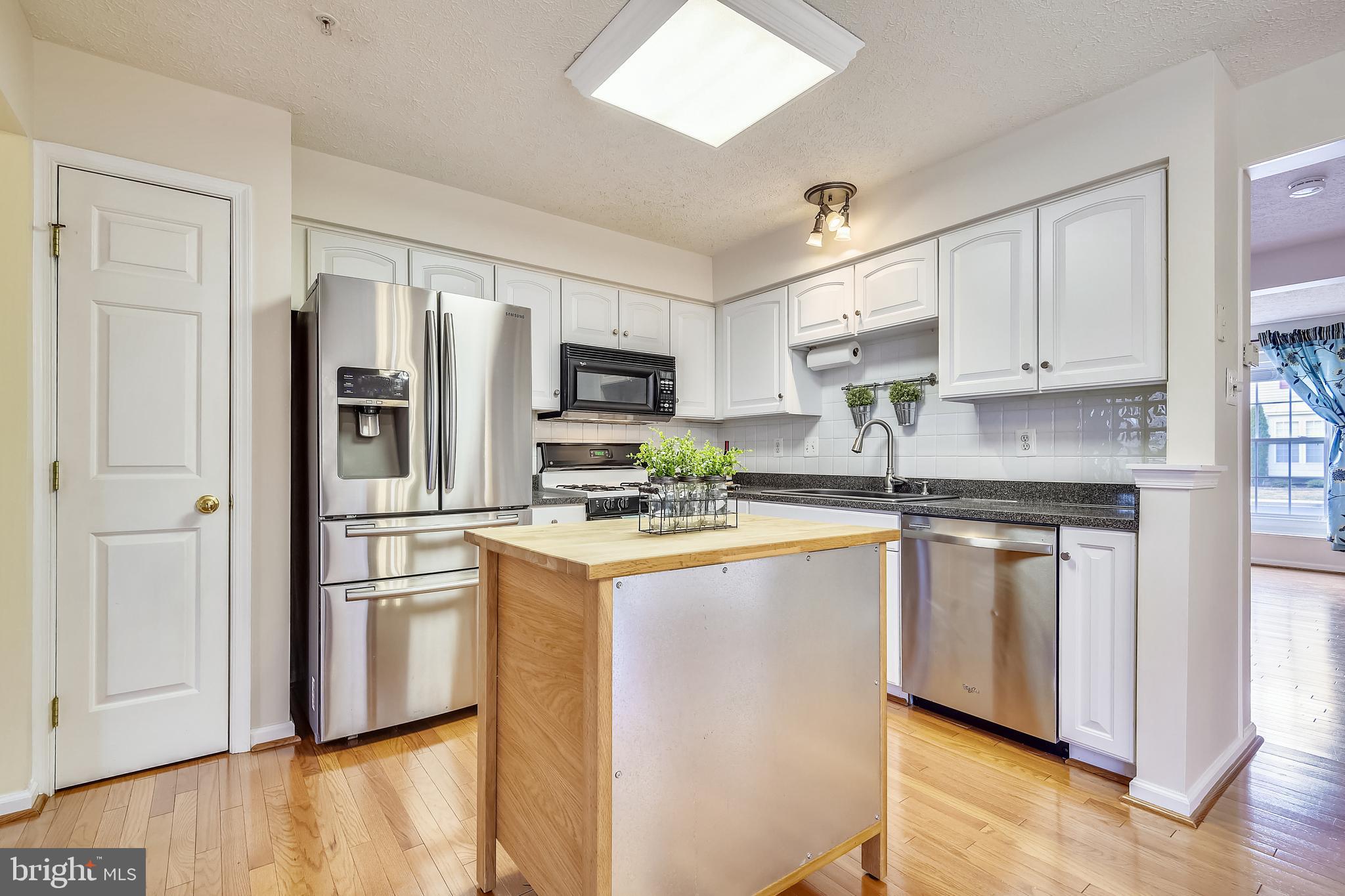 CONSTANT FRIENDSHIP - Residential