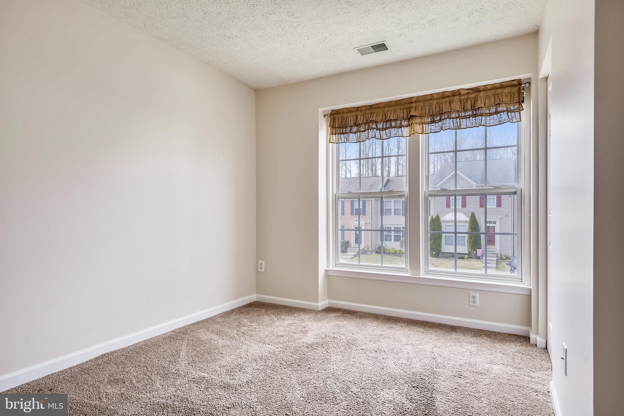 CONSTANT FRIENDSHIP - Residential