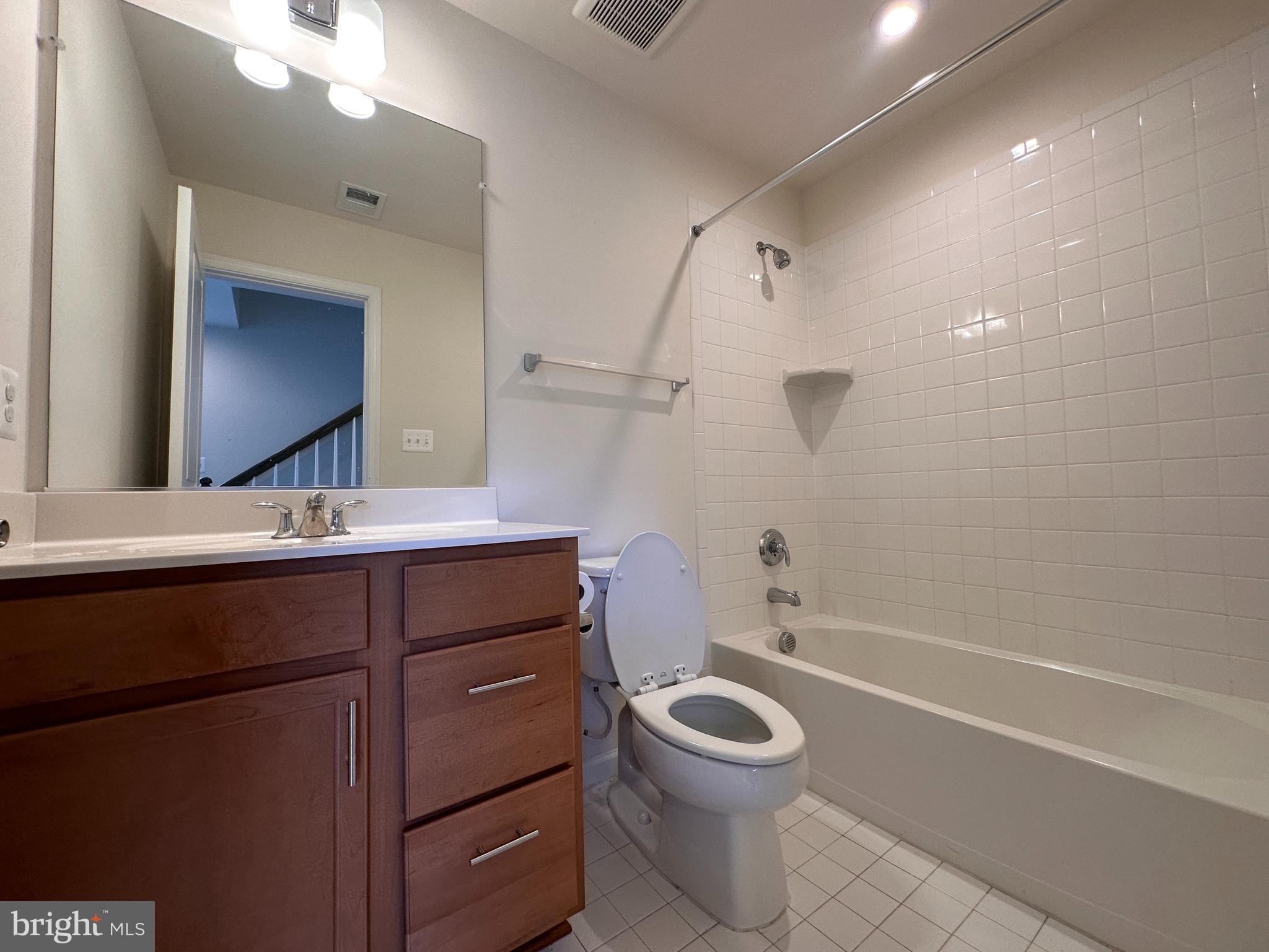 METRO POINTE - Residential Lease