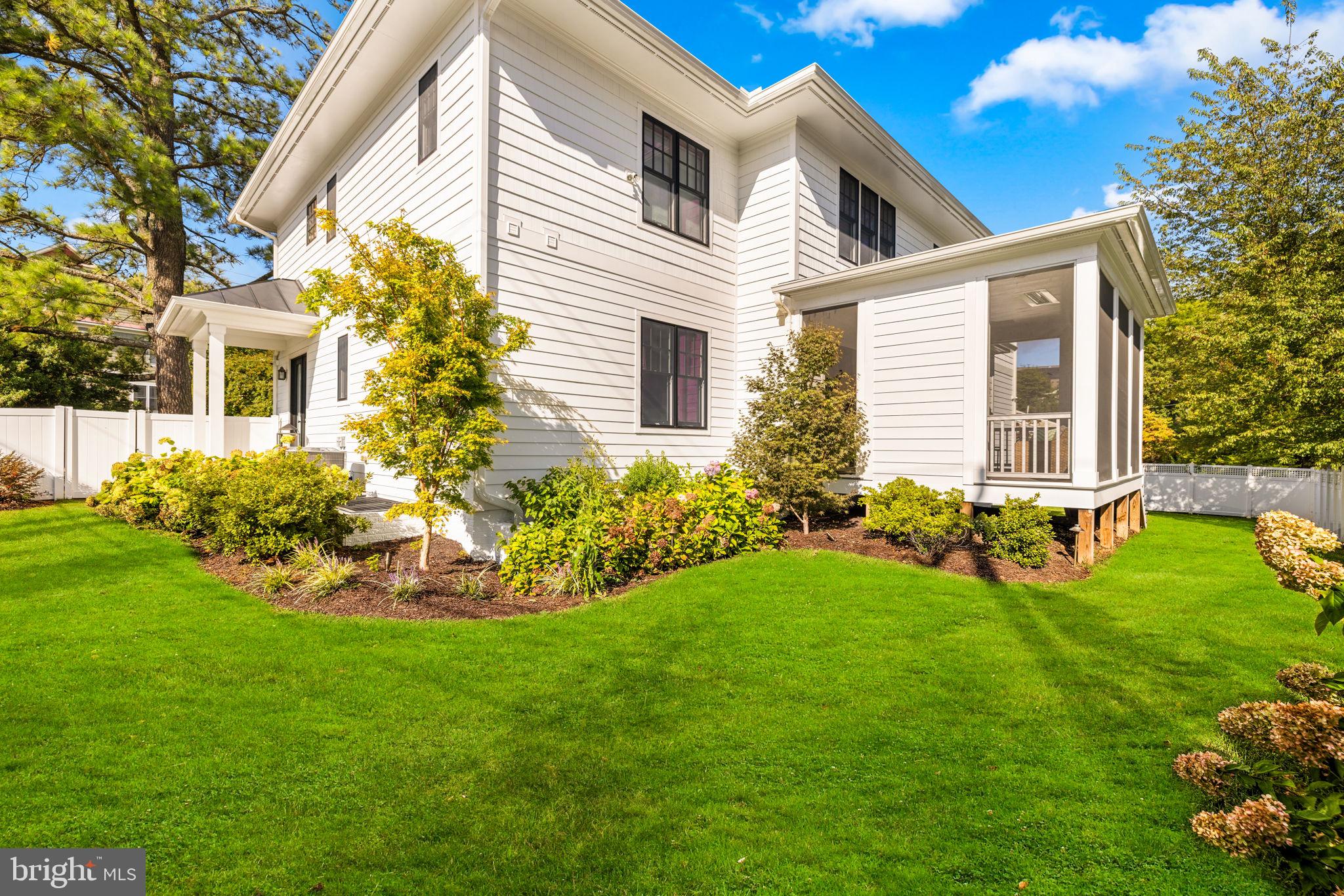 WILLIAMSBURG VILLAGE - Residential