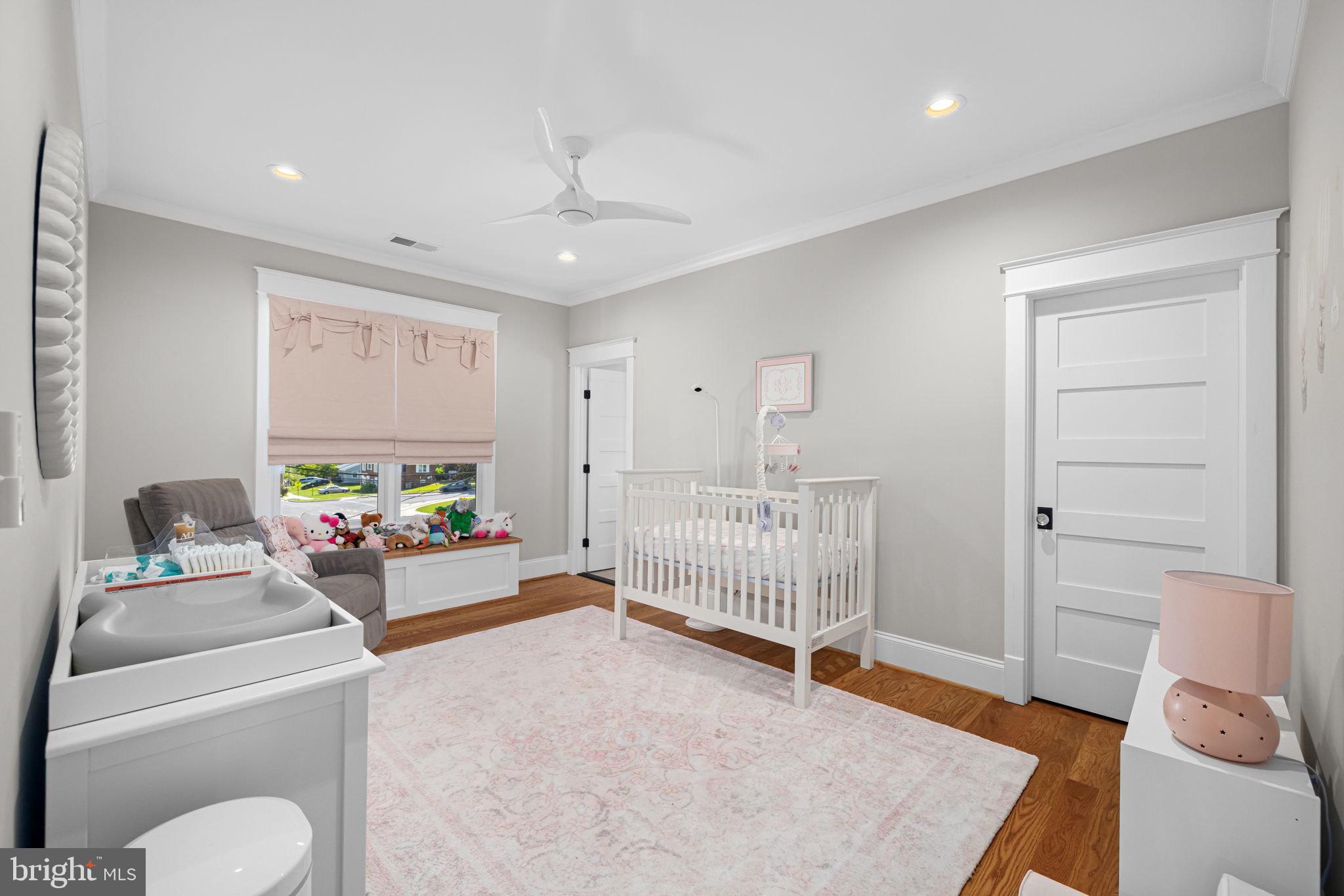 WILLIAMSBURG VILLAGE - Residential