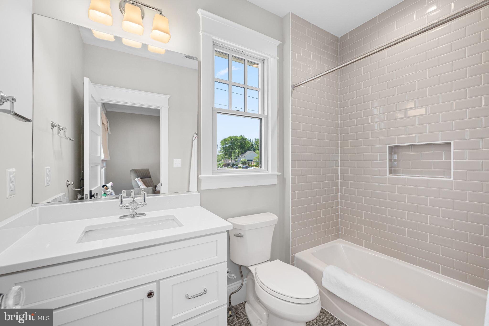 WILLIAMSBURG VILLAGE - Residential