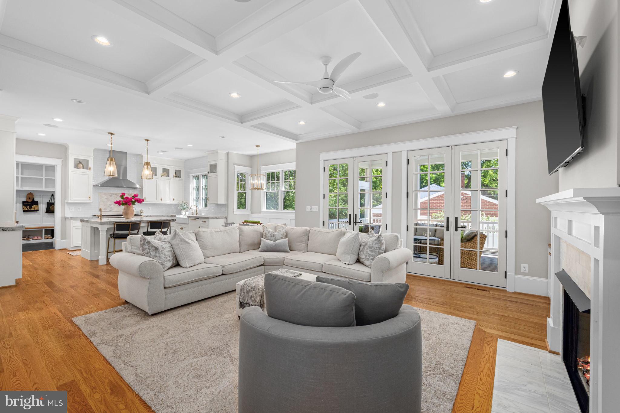 WILLIAMSBURG VILLAGE - Residential