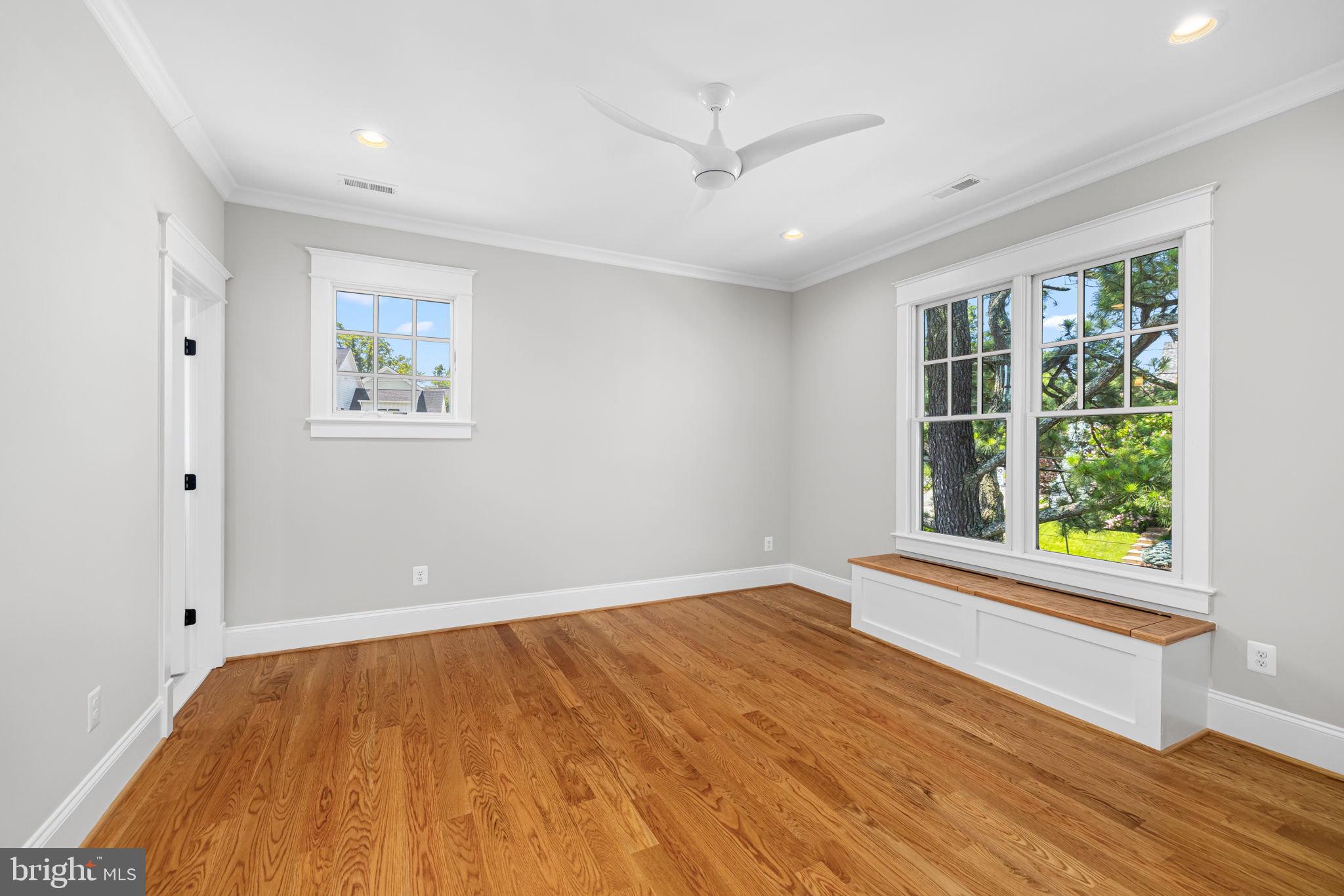 WILLIAMSBURG VILLAGE - Residential