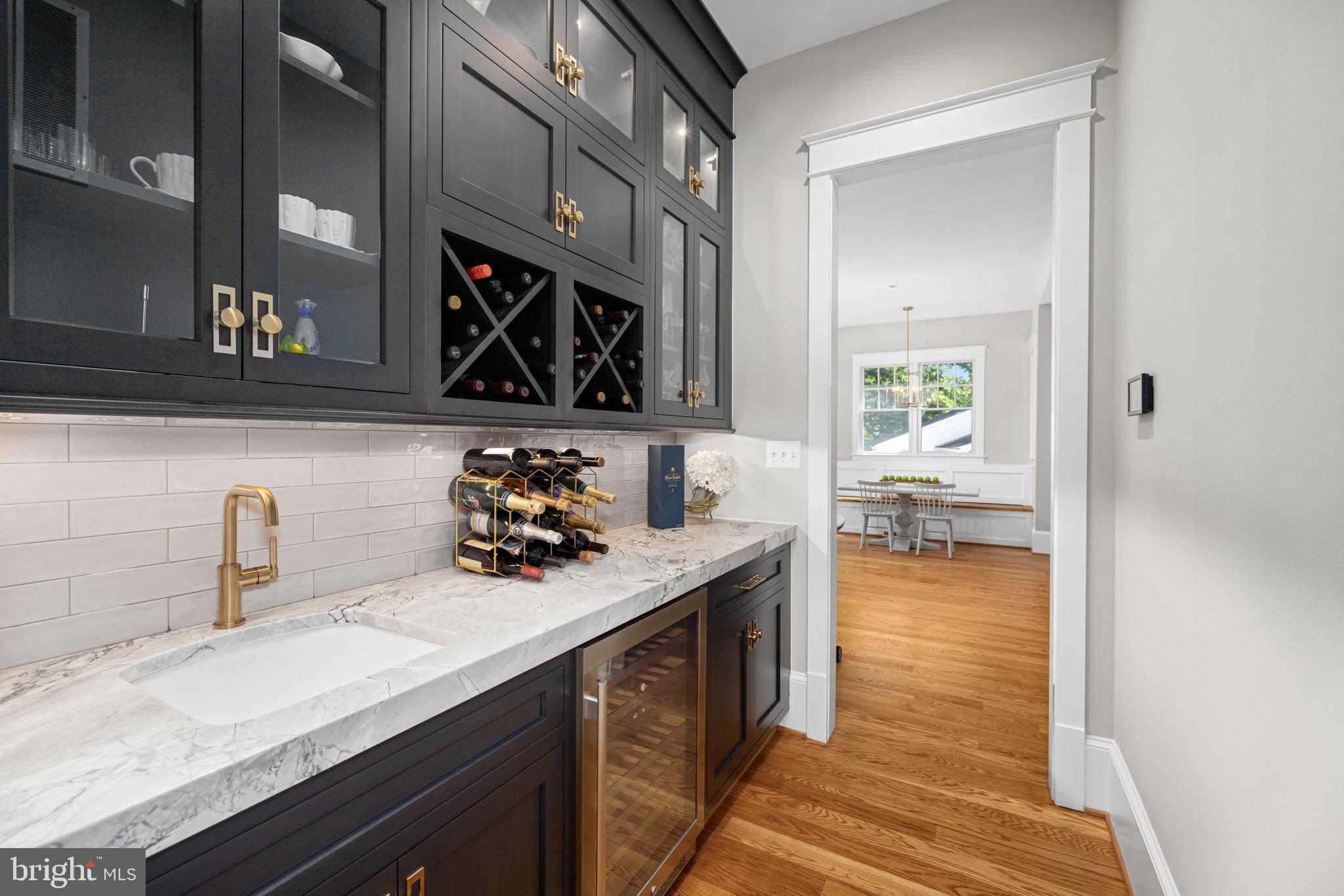 WILLIAMSBURG VILLAGE - Residential