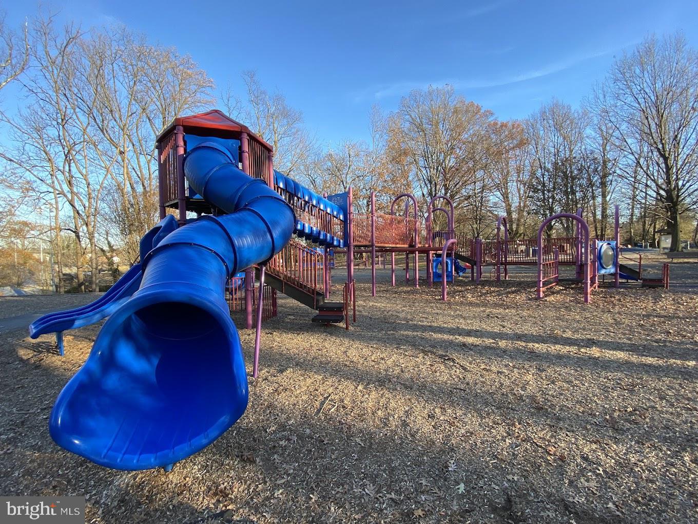 WILLIAMSBURG VILLAGE - Residential