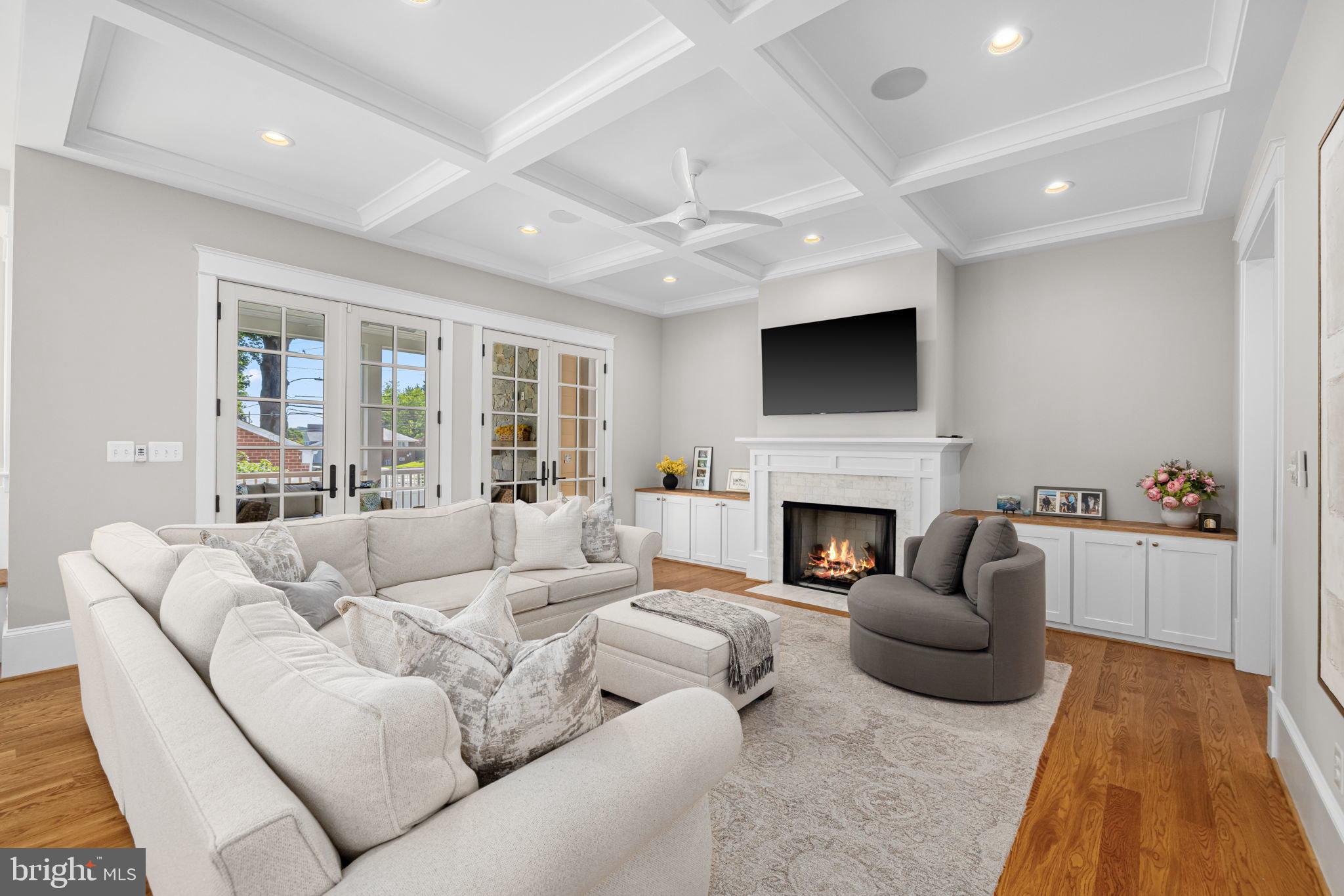 WILLIAMSBURG VILLAGE - Residential