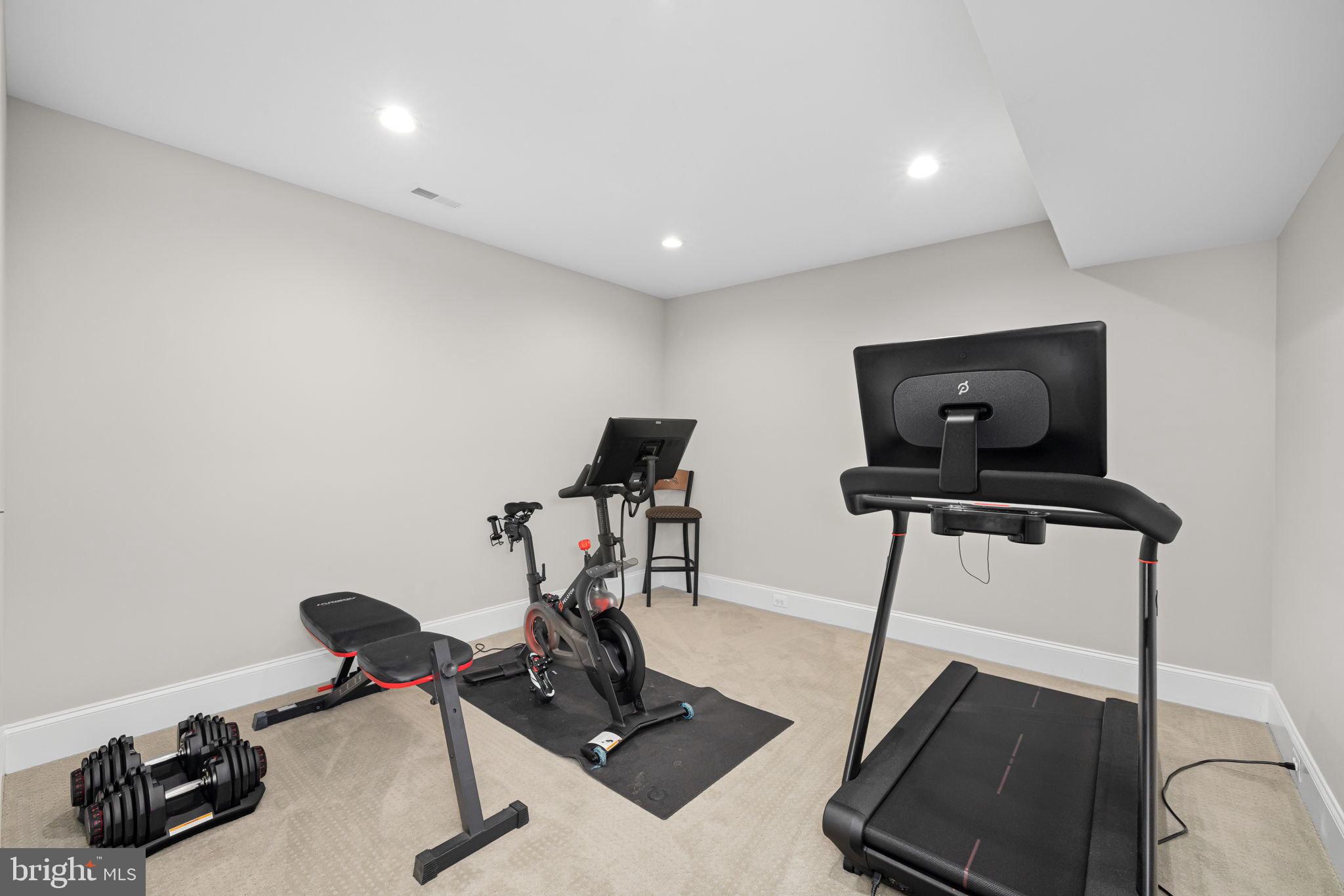 WILLIAMSBURG VILLAGE - Residential