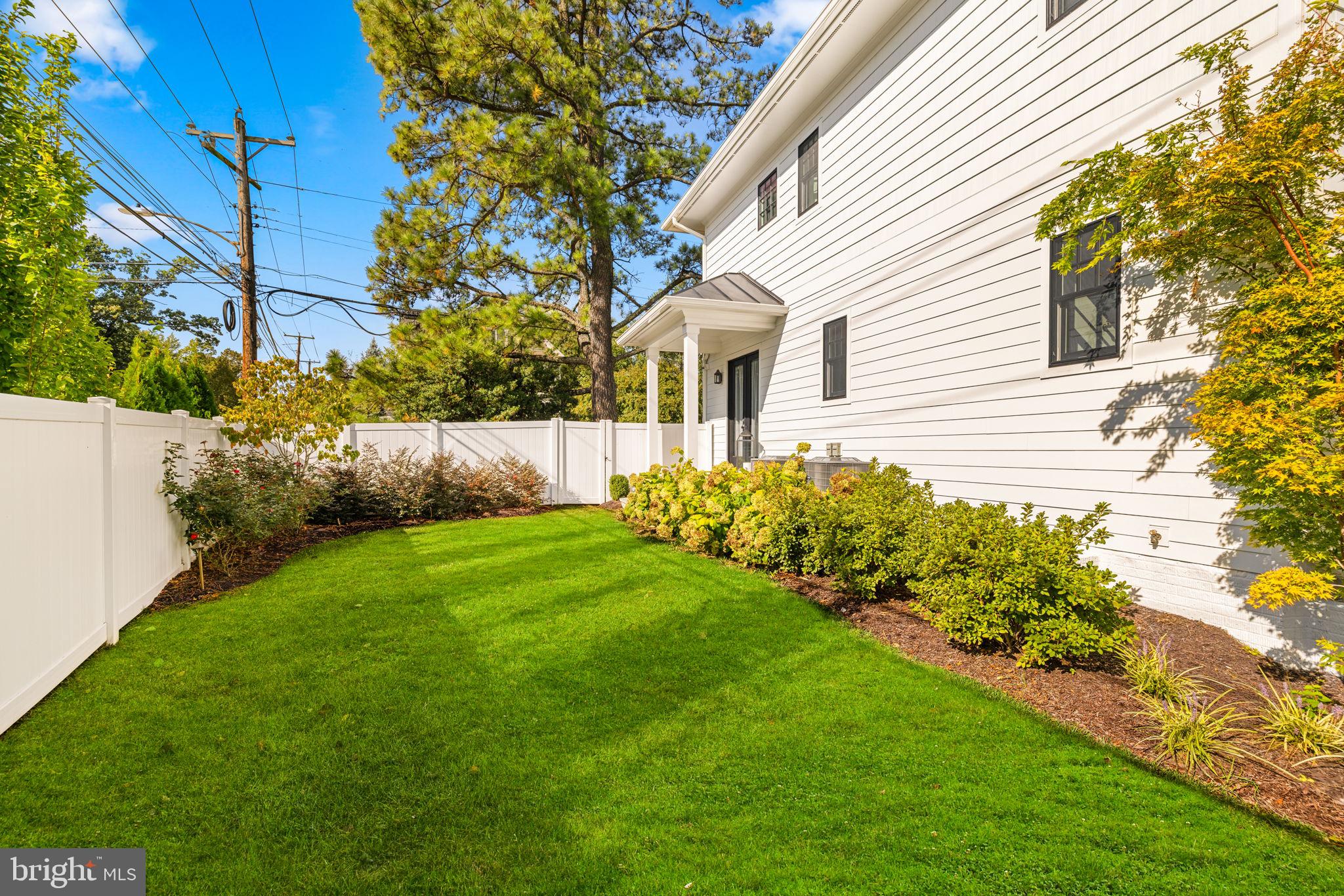 WILLIAMSBURG VILLAGE - Residential