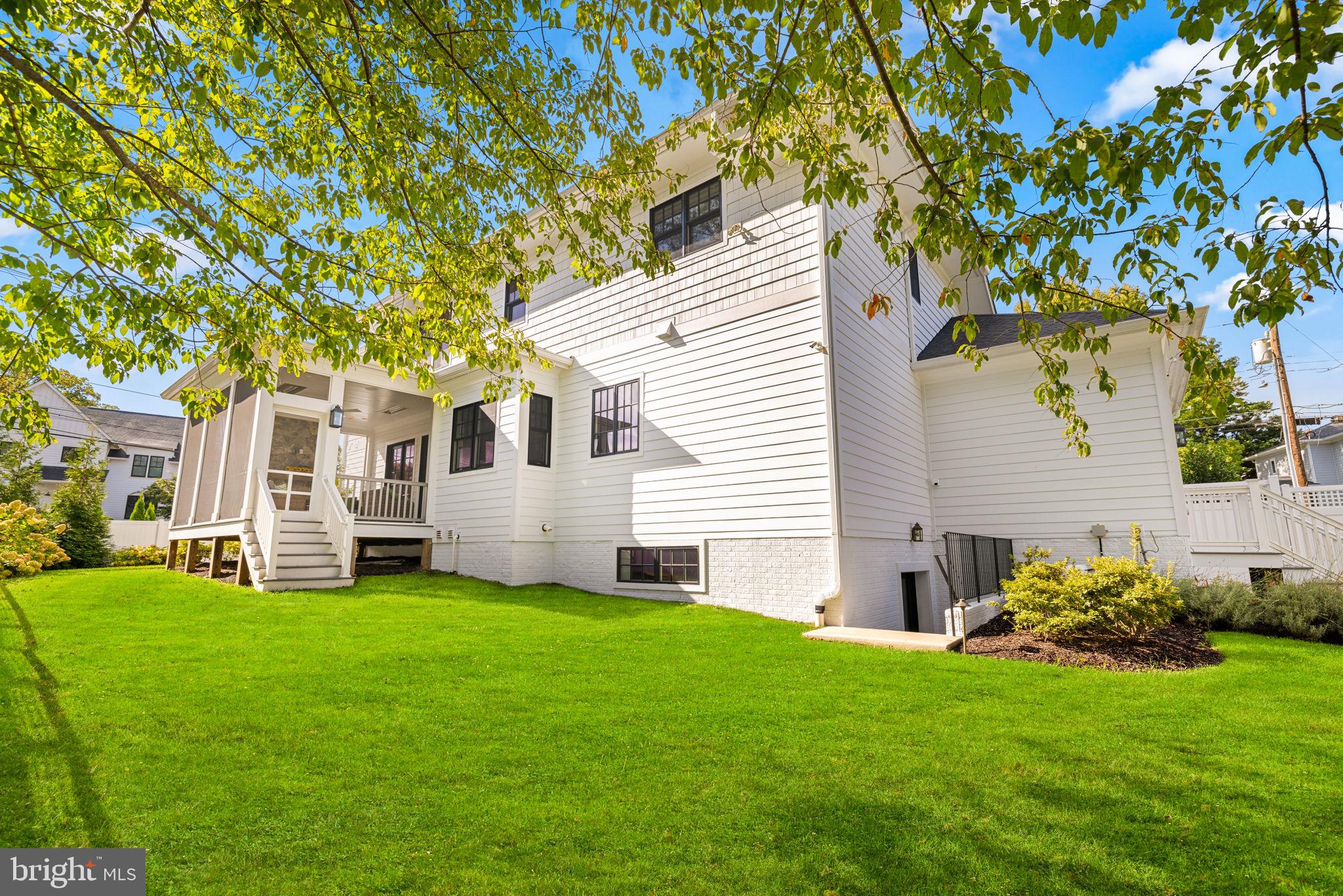 WILLIAMSBURG VILLAGE - Residential