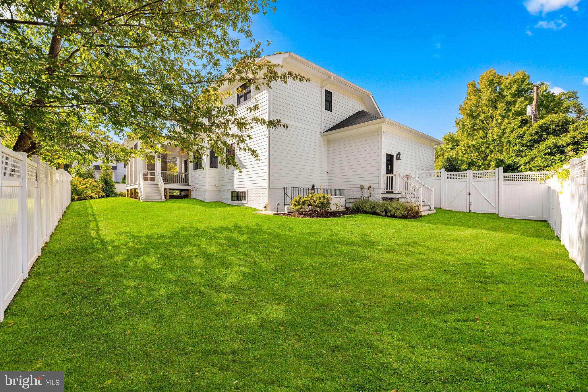 WILLIAMSBURG VILLAGE - Residential