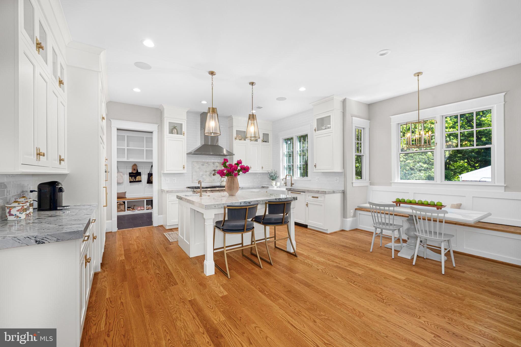 WILLIAMSBURG VILLAGE - Residential